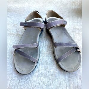 Women’s Teva hiking Sandals, purple size 9.5